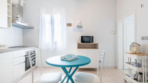 Tasteful 1-bedroom apartment in - Gallery - 13