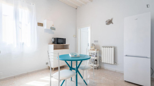 Tasteful 1-bedroom apartment in - Gallery - 12