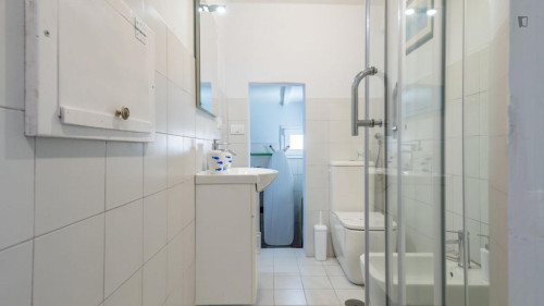 Tasteful 1-bedroom apartment in - Gallery - 10