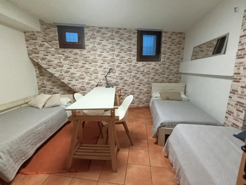 Exciting 3 Bedroom House close to Jardines del Triunfo City Park - Gallery - 11