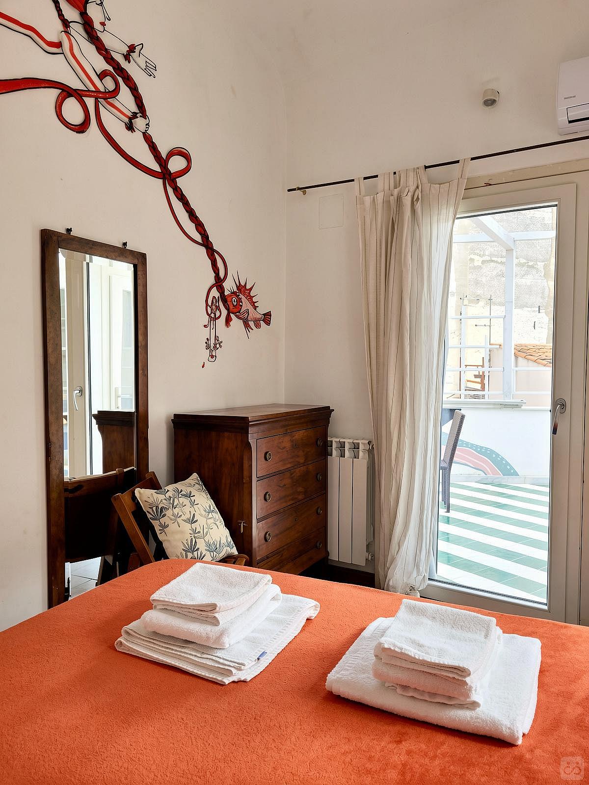 Double-Bedroom With External Private Bathroom - 1