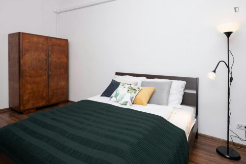 Appealing 2-bedroom flat in well-connected Kazimierz 