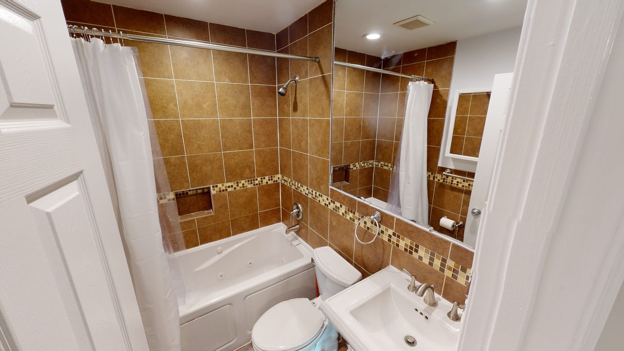  #1567: Trinidad - Queen Bedroom C W/Private Bathroom  -  #1567: Trinidad  - Gallery -  5