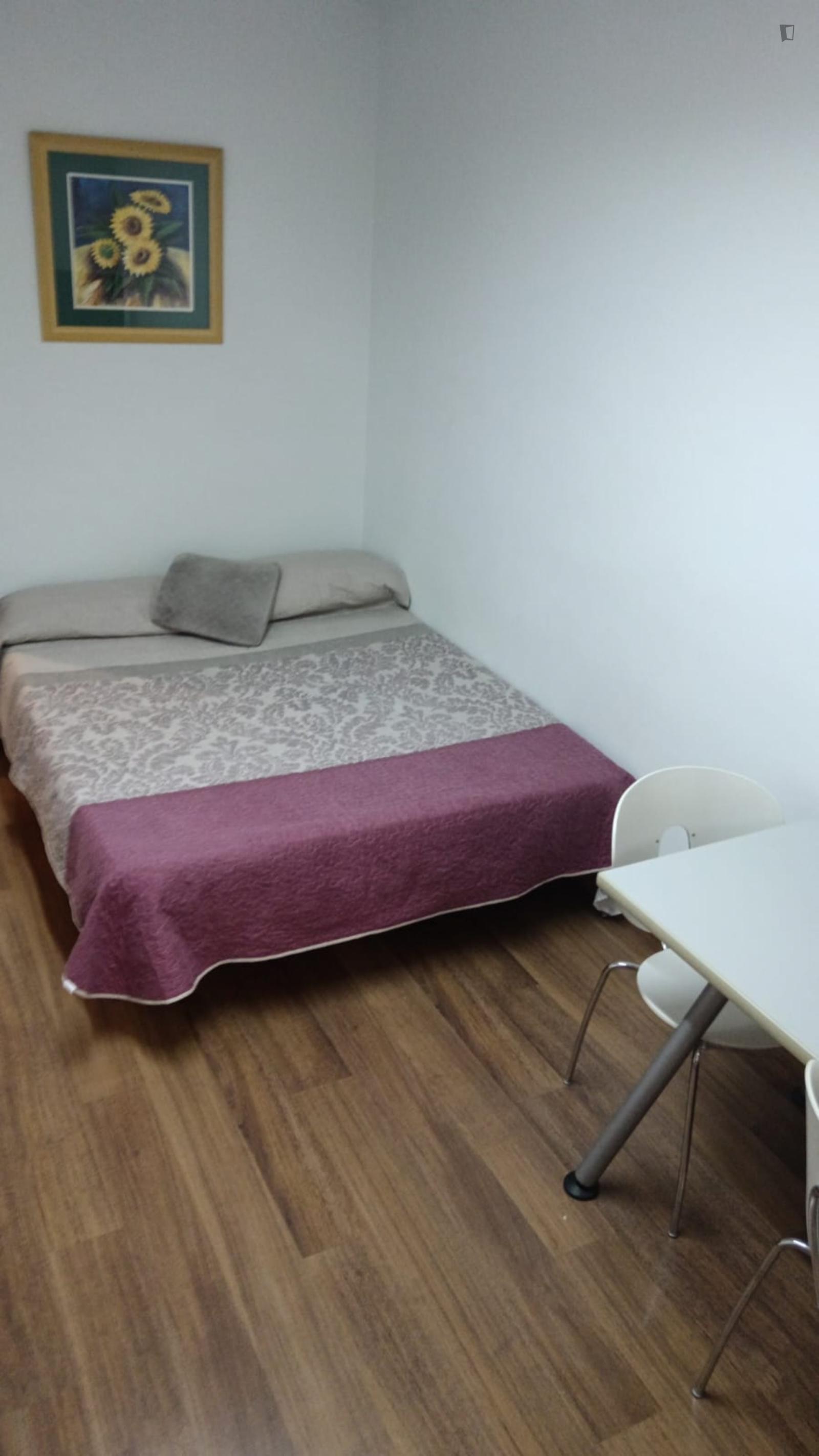 Spacious Single Bedroom In Shared Flat Near The Universidad De Murcia: Campus De La Merced - 1