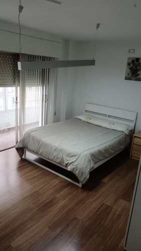 Comfortable single bedroom in a shared flat near the Universidad de Murcia: Campus de la Merced