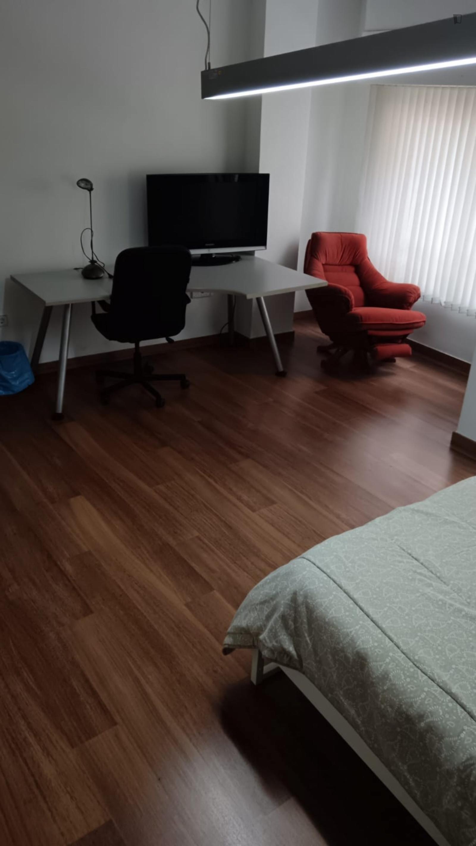 Comfortable Single Bedroom In A Shared Flat Near The Universidad De Murcia: Campus De La Merced - 1