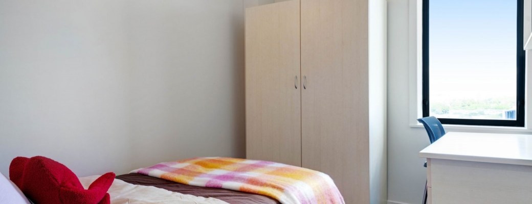 Room In A 4 Bedroom Apartment Superior Large  -  Wellesley Apartments  - Gallery -  4
