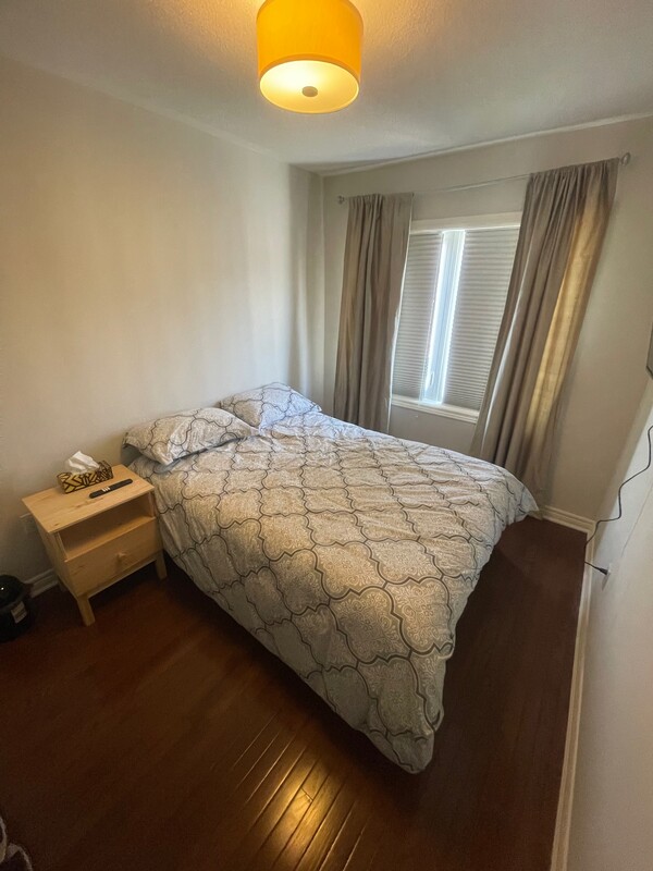  Bedroom 1(Single Bed)  -  Cozy Room Near The Bus + Subway  - Gallery -  1