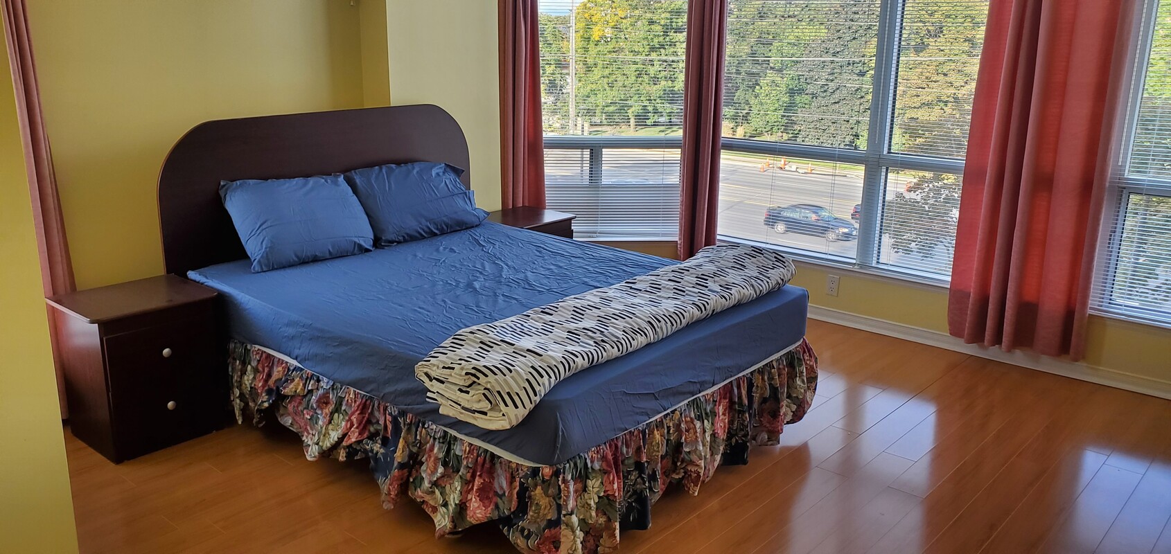  Master Bedroom(Single Bed)  -  Master Bedroom with 4 pc ensuite  - Gallery -  1