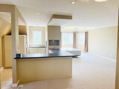 Bright, Spacious second floor Suite - Gallery - 6