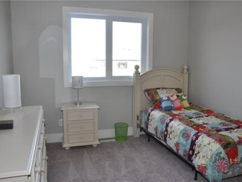 Chinese and Western family recruiting students