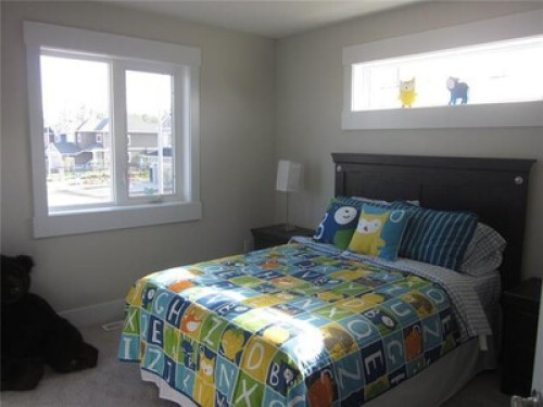 Chinese and Western family recruiting students