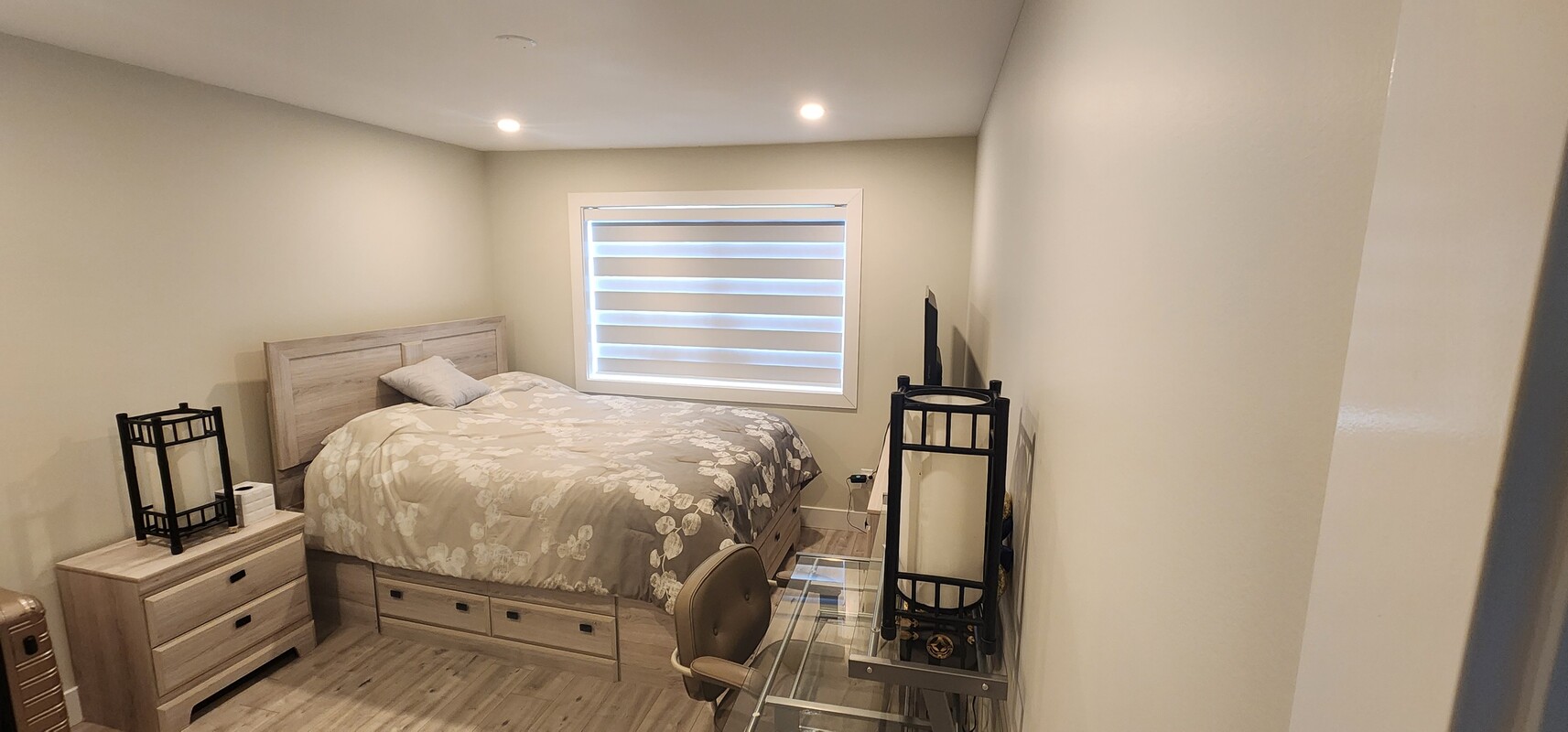  Fully Furnished And Has Queen Size Bed(Full Room)  -  Secure Quiet Clean Furnished Room  - Gallery -  1