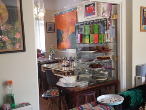 foodie, vegetarian host with cafe   - Gallery -  5
