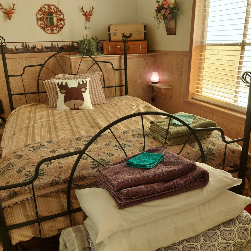  Moose Manor(Single Bed)  -  Church Stay Alberta  - Gallery -  1