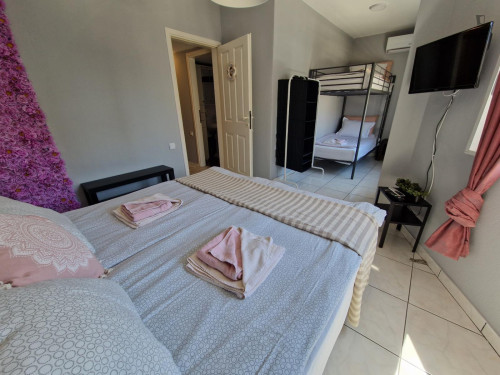 Astonishing 3 bedroom/ 4 bathroom beachfront maisonette, 9 km from the airport - Gallery - 8
