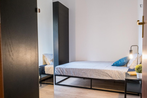 Bright single bedroom in Ortica