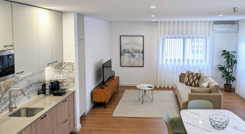 2-bedroom house, with outdoor area