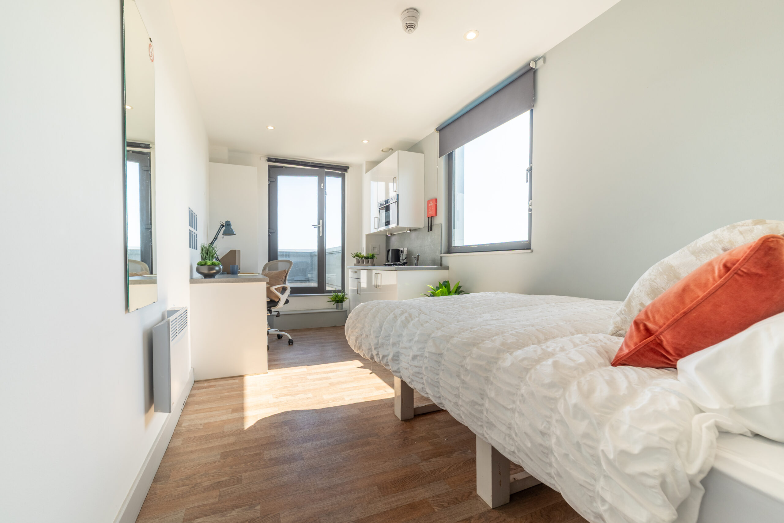 Deluxe Studio - The Bridge Phase II - Gallery - 6
