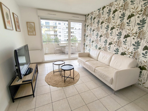Grenoble- Private bedroom in a cosy shared apartment