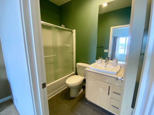 Stylish North Park Ensuite Room - Gallery - 12