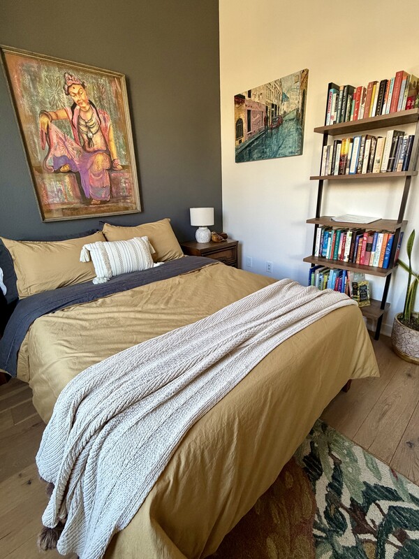 Small Stylish Bedroom + Private Bath(Full Room) - 1
