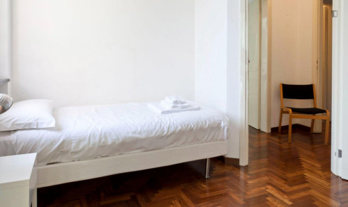 Very big 5-bedroom apartment near Università Bocconi