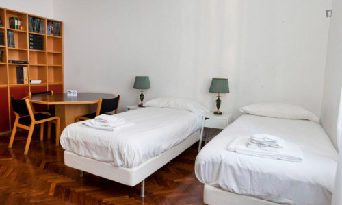 Very big 5-bedroom apartment near Università Bocconi