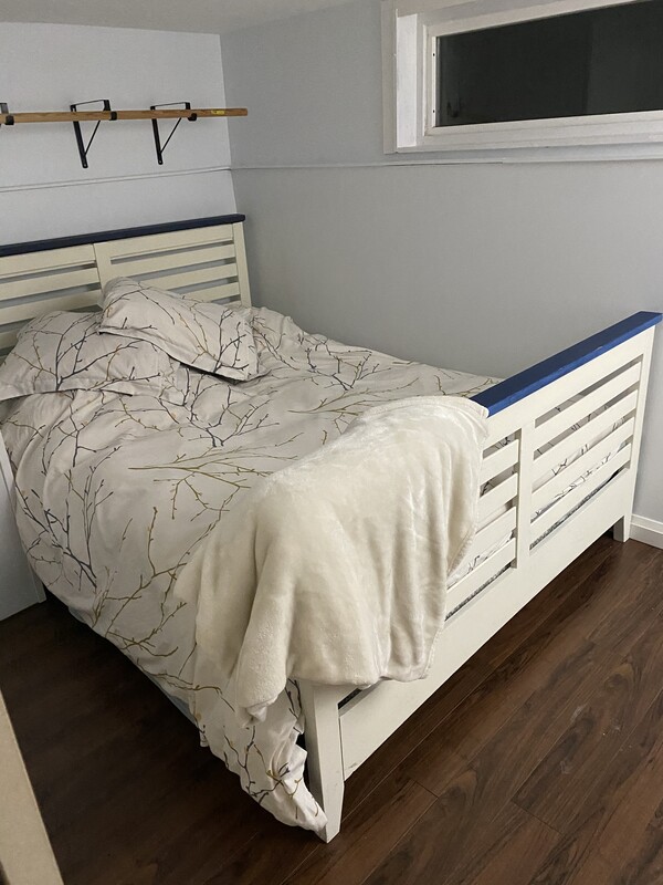 Student Room With Private Bathroom (Full Room) - Creek side home - Gallery - 1
