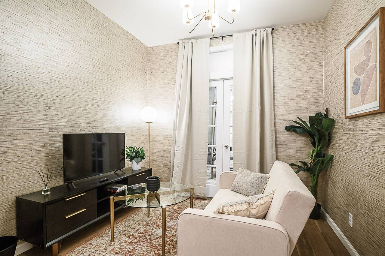  #185: Hell's Kitchen - 1 Bedroom (Full)  -  #185: Hell's Kitchen  - Gallery -  1