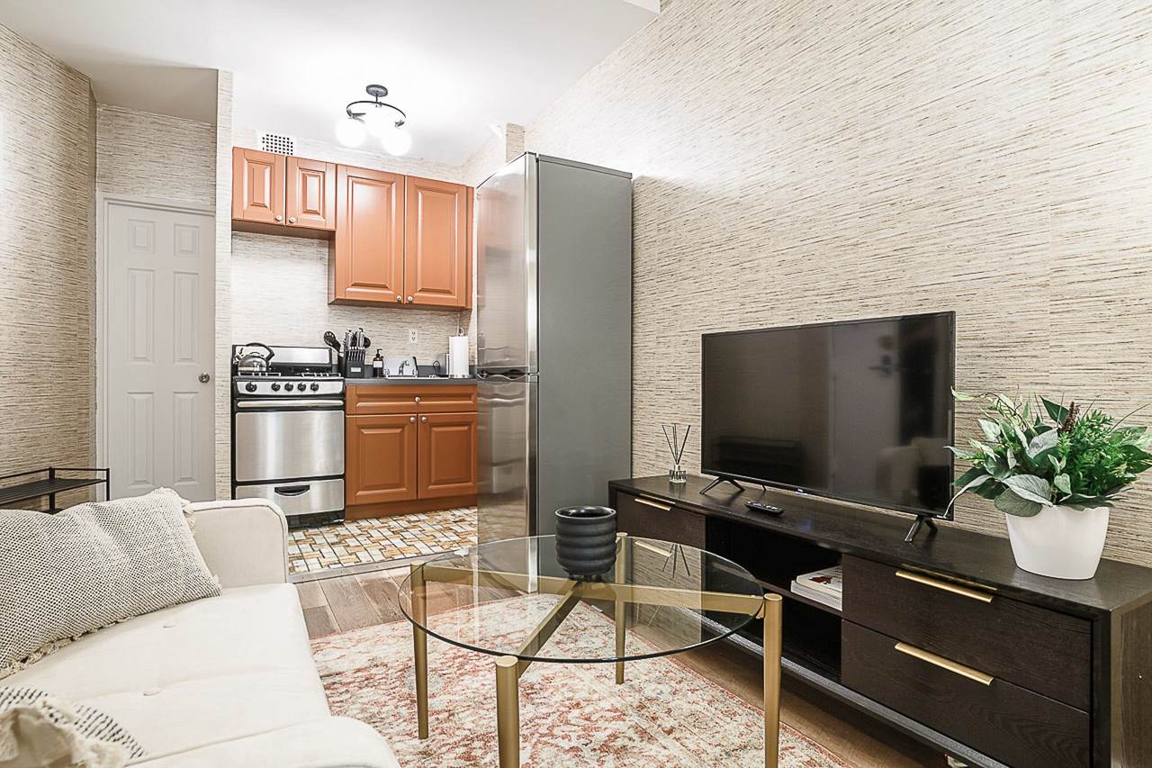  #185: Hell's Kitchen - 1 Bedroom (Full)  -  #185: Hell's Kitchen  - Gallery -  3