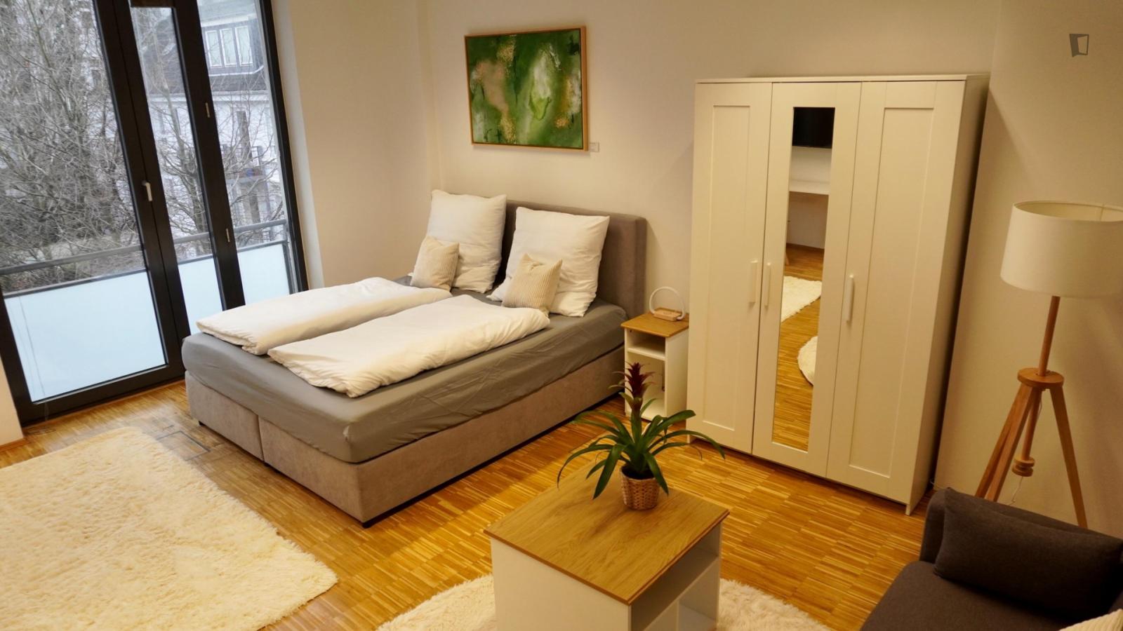 Fascinating Double Bedroom Close To University Of Hamburg - Fascinating Double Bedroom close to University of Hamburg - Gallery - 1