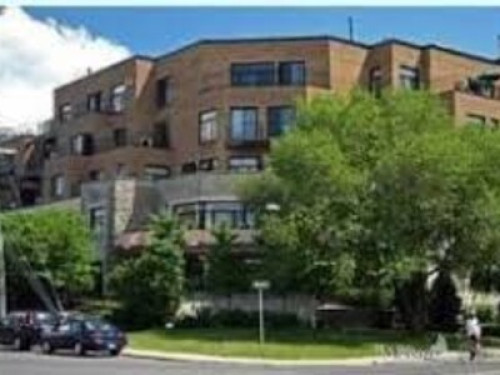 Condo, sport center near metro