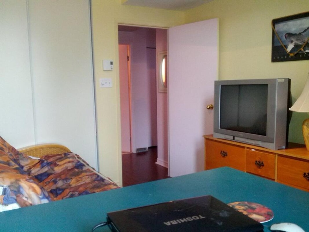  Guest Bedroom(Full Room)  -  Condo, sport center near metro  - Gallery -  1