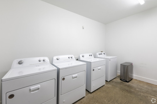 Stunning Spacious Flat w/ Terrace + BBQ zone near Rose Park and Dupont Circle Subway Station