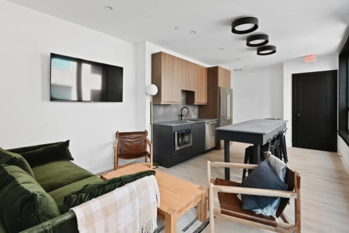 Stunning Spacious Flat w/ Terrace + BBQ zone near Rose Park and Dupont Circle Subway Station