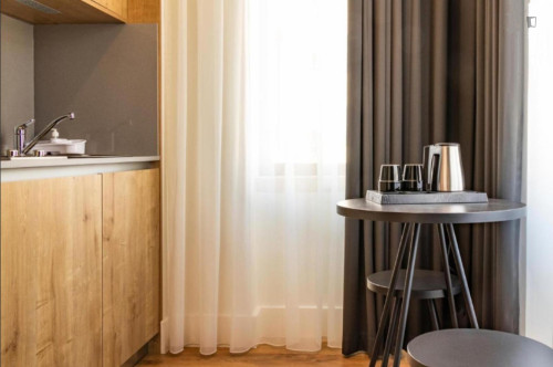 Modern Double Bedroom with a private bathroom close to LeiriaShopping