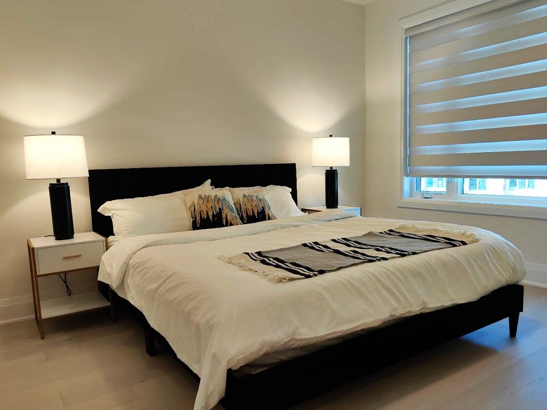  Quiet Modern Room W King Bed ,Lamp ,Table And Chair (Single Bed)  -  New Modern Private Room in 2nd Floo  - Gallery -  1