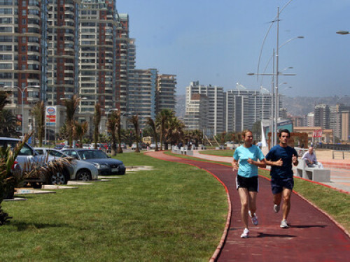 5 minutes from downtown and beach!!