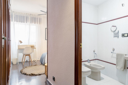 Bedroom for rent in San Vicente 40, Alicante