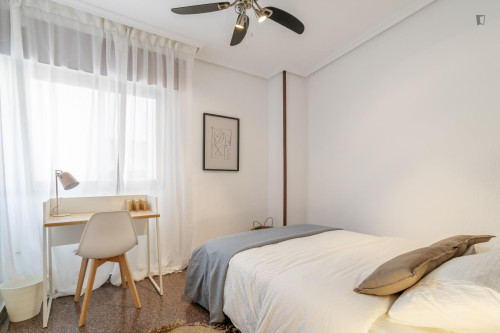 Bedroom for rent in San Vicente 40, Alicante