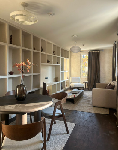 A tranquil modern apartment nestled 15 minutes away from the Central Station