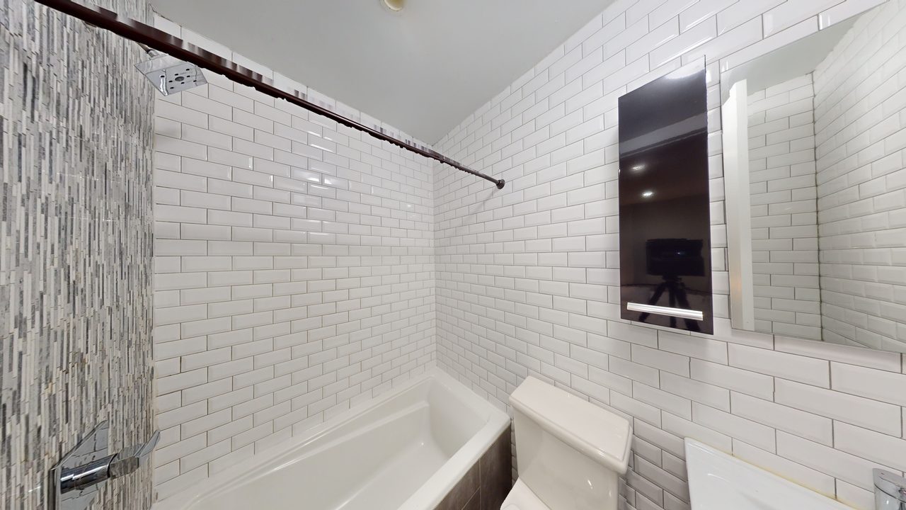 #1820: Flatbush - Full Bedroom A W/ Private Bathroom - #1820: Flatbush - Gallery - 7
