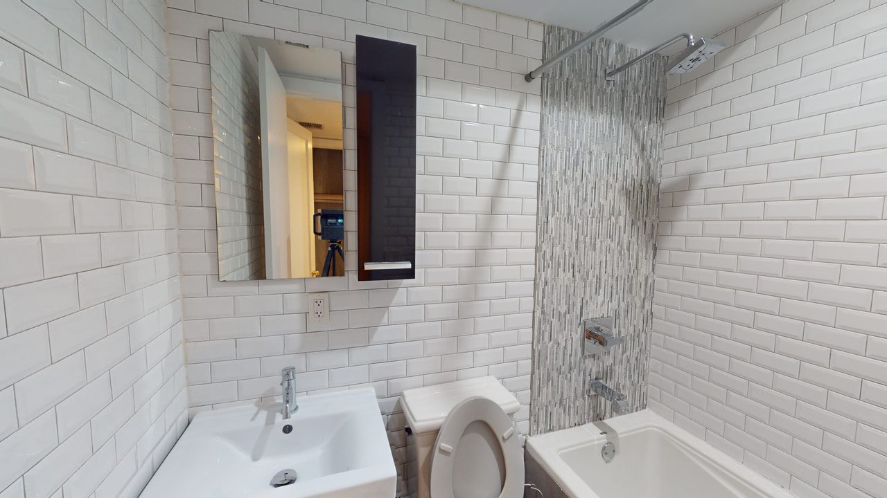 #1820: Flatbush - Full Bedroom C W/ Private Bathroom - #1820: Flatbush - Gallery - 6