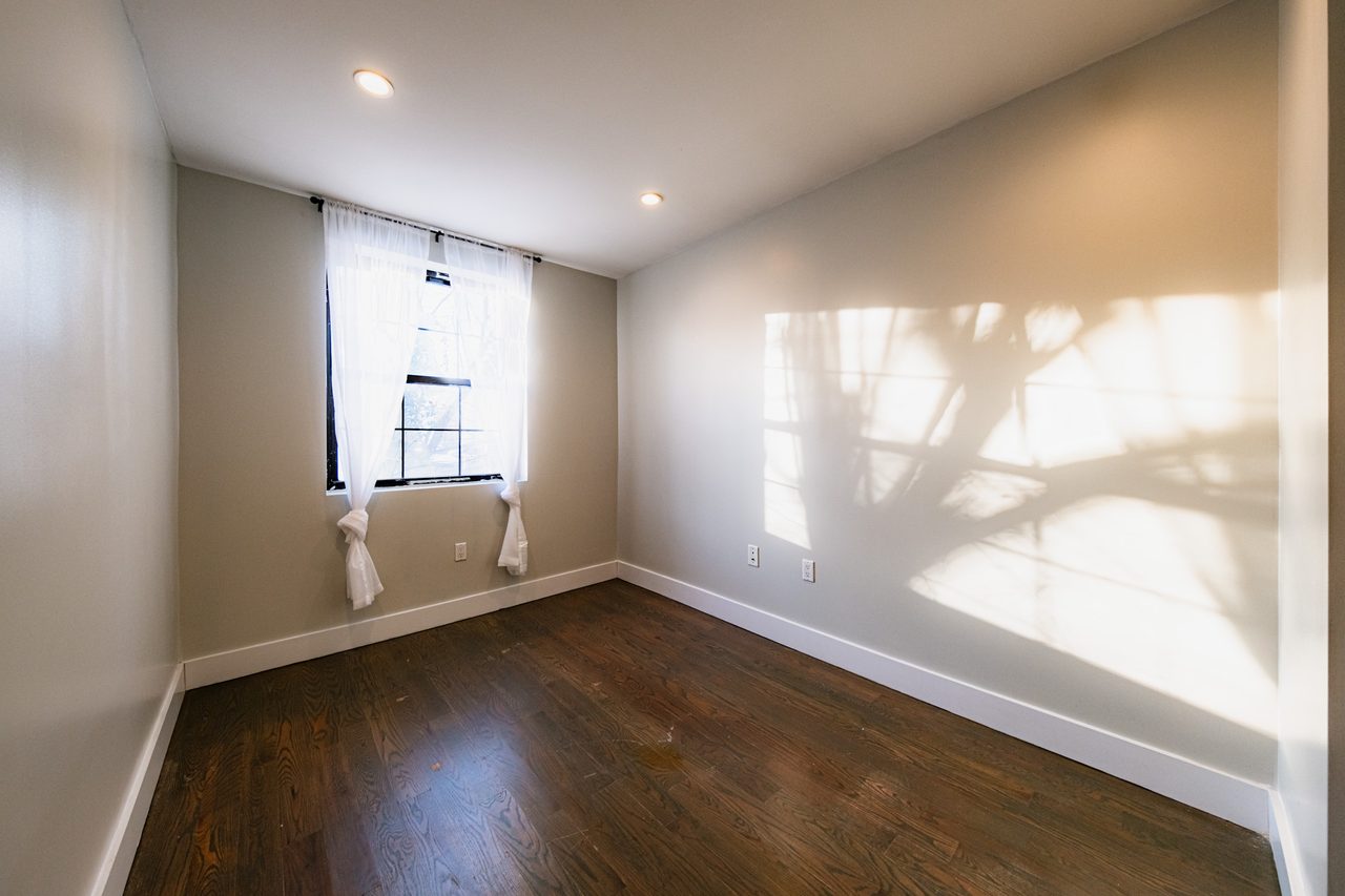  #1820: Flatbush - Full Bedroom B W/ Private Bathroom  -  #1820: Flatbush  - Gallery -  10