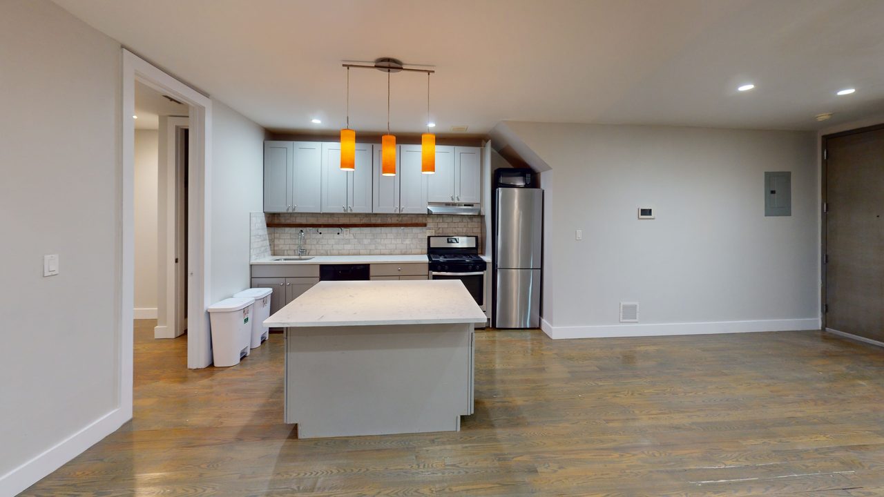 #1820: Flatbush - Full Bedroom B W/ Private Bathroom - #1820: Flatbush - Gallery - 6