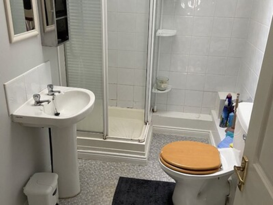 Spacious double bedroom for rent