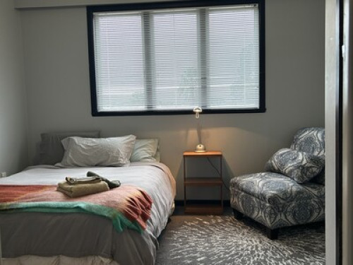 Single Bed by the Pool & Beach - Gallery - 11
