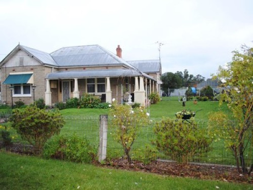 Henty Homestay