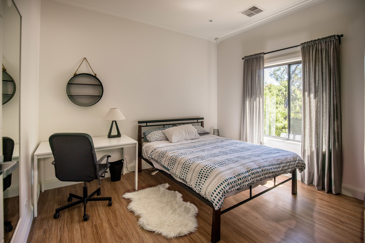 Larger Bedroom No1(Single Bed) - 1
